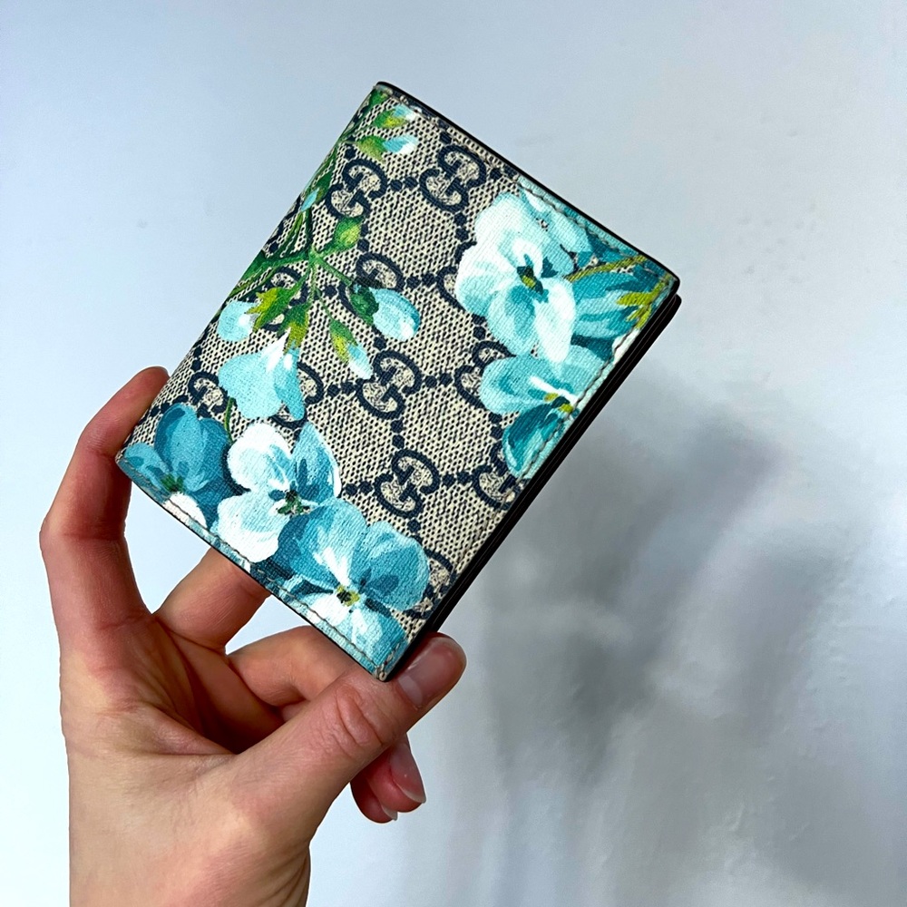 🌸🦋🩵Gucci GG Blooms Leather Wallet in Box